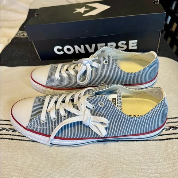 Converse Navy and White Pinstripe Sneakers size 10.5 - Picture 6 of 9